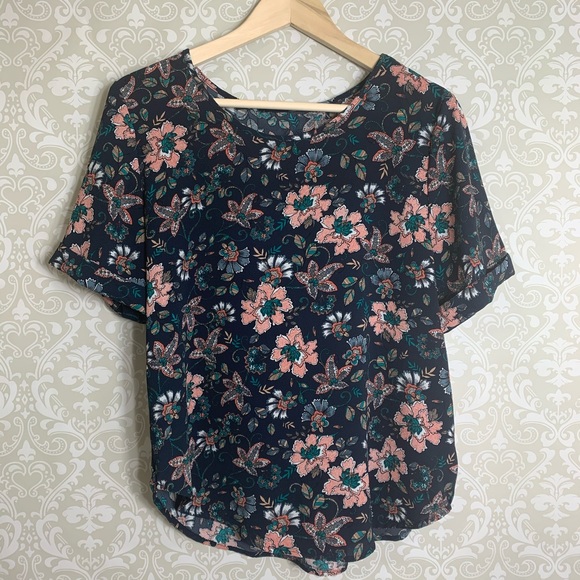 Tops - 5/$25 Floral Top w/ Lace-Up Back